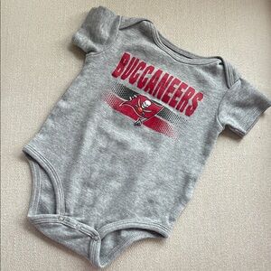 NFL | Tom Brady Tampa Bay Buccaneers Baby Onesie | Grey | 6-9M